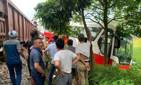 Vụ tàu hỏa va chạm với xe chở học sinh: Phát hiện tình tiết mới nhất